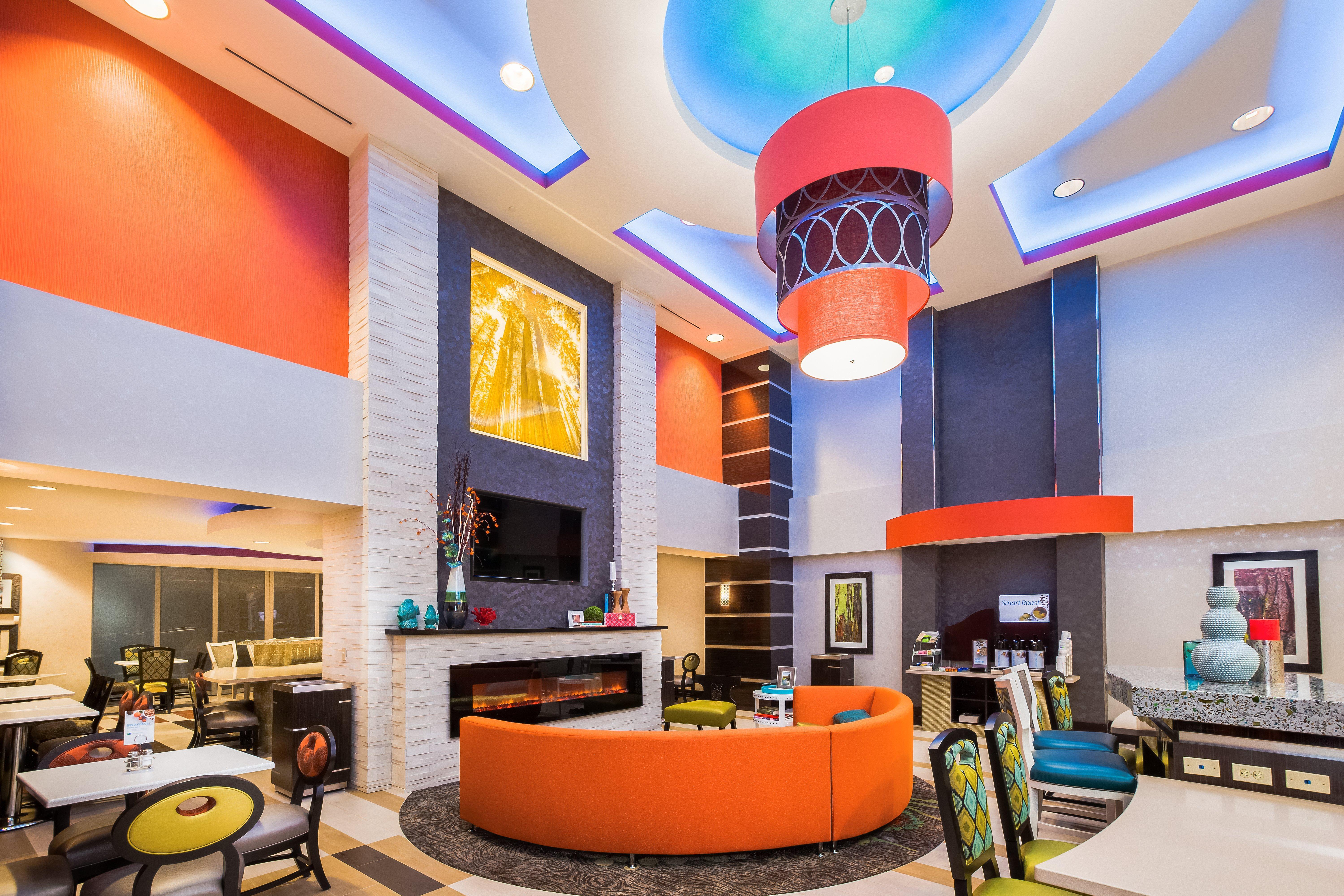 Holiday Inn Express & Suites Eureka By Ihg Exterior foto