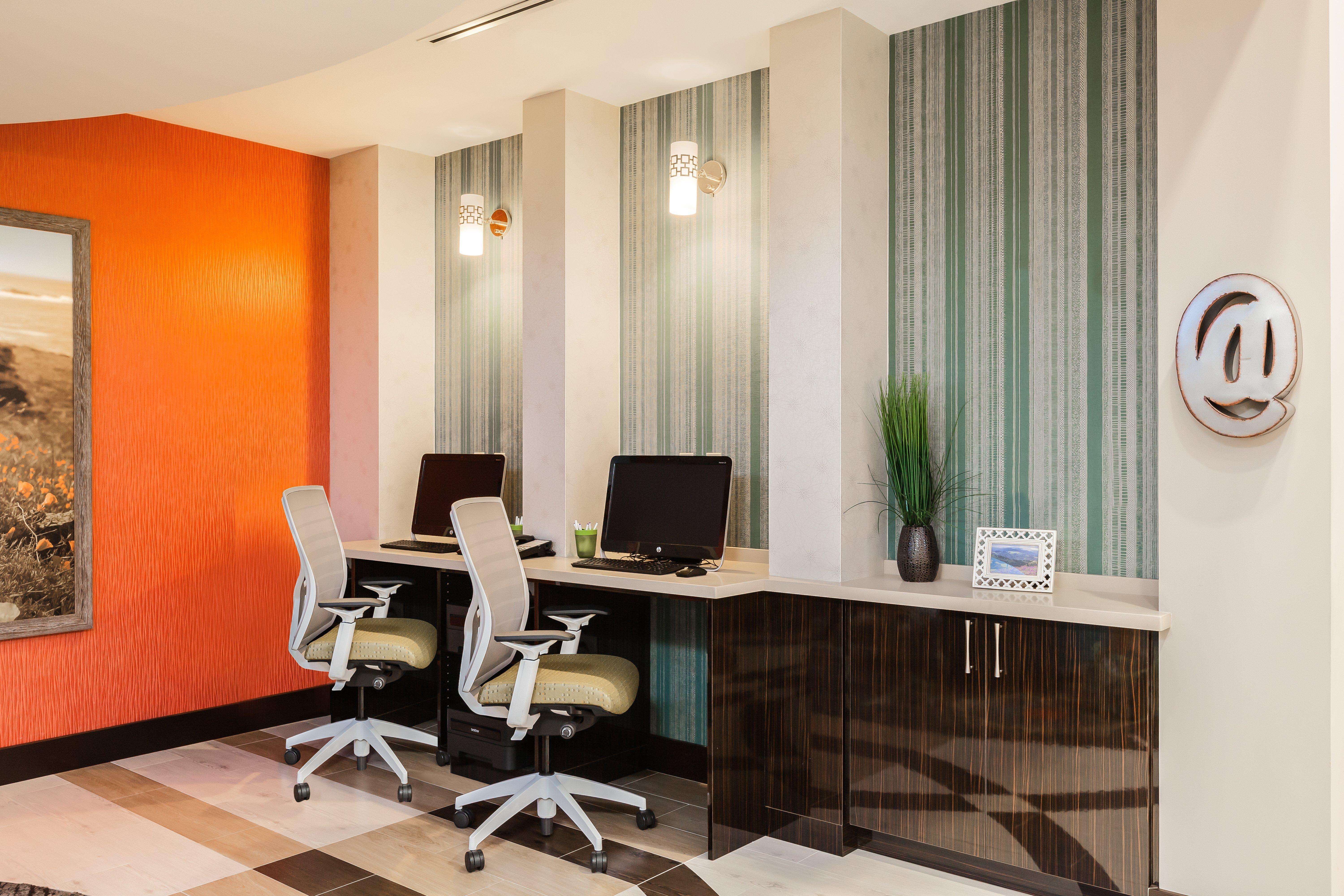 Holiday Inn Express & Suites Eureka By Ihg Exterior foto