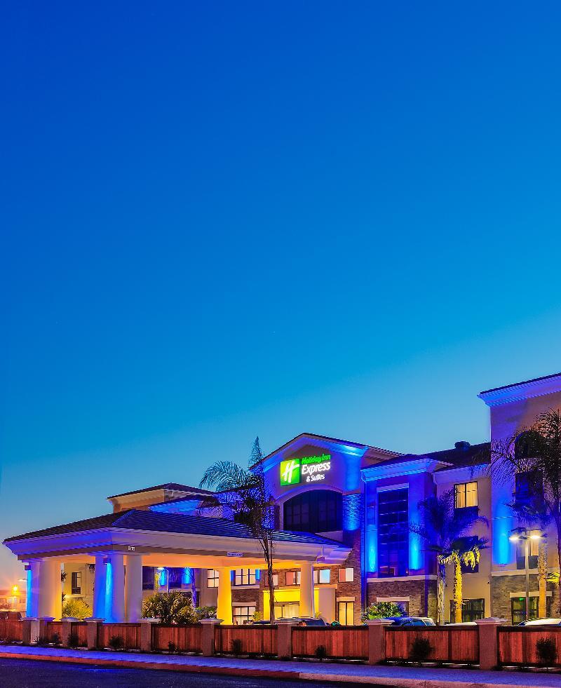 Holiday Inn Express & Suites Eureka By Ihg Exterior foto
